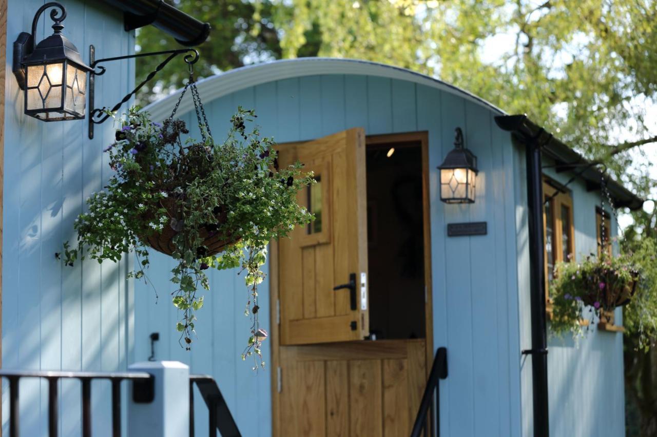 Upper Gelli Luxury Holiday Lodge, Converted Dairy & Cosy Shepherds Huts Welshpool Extérieur photo