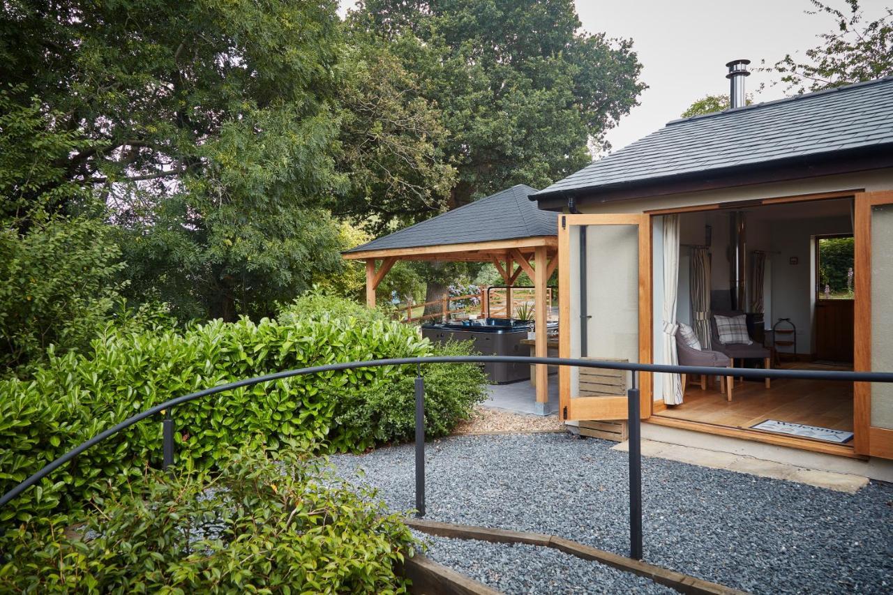 Upper Gelli Luxury Holiday Lodge, Converted Dairy & Cosy Shepherds Huts Welshpool Extérieur photo