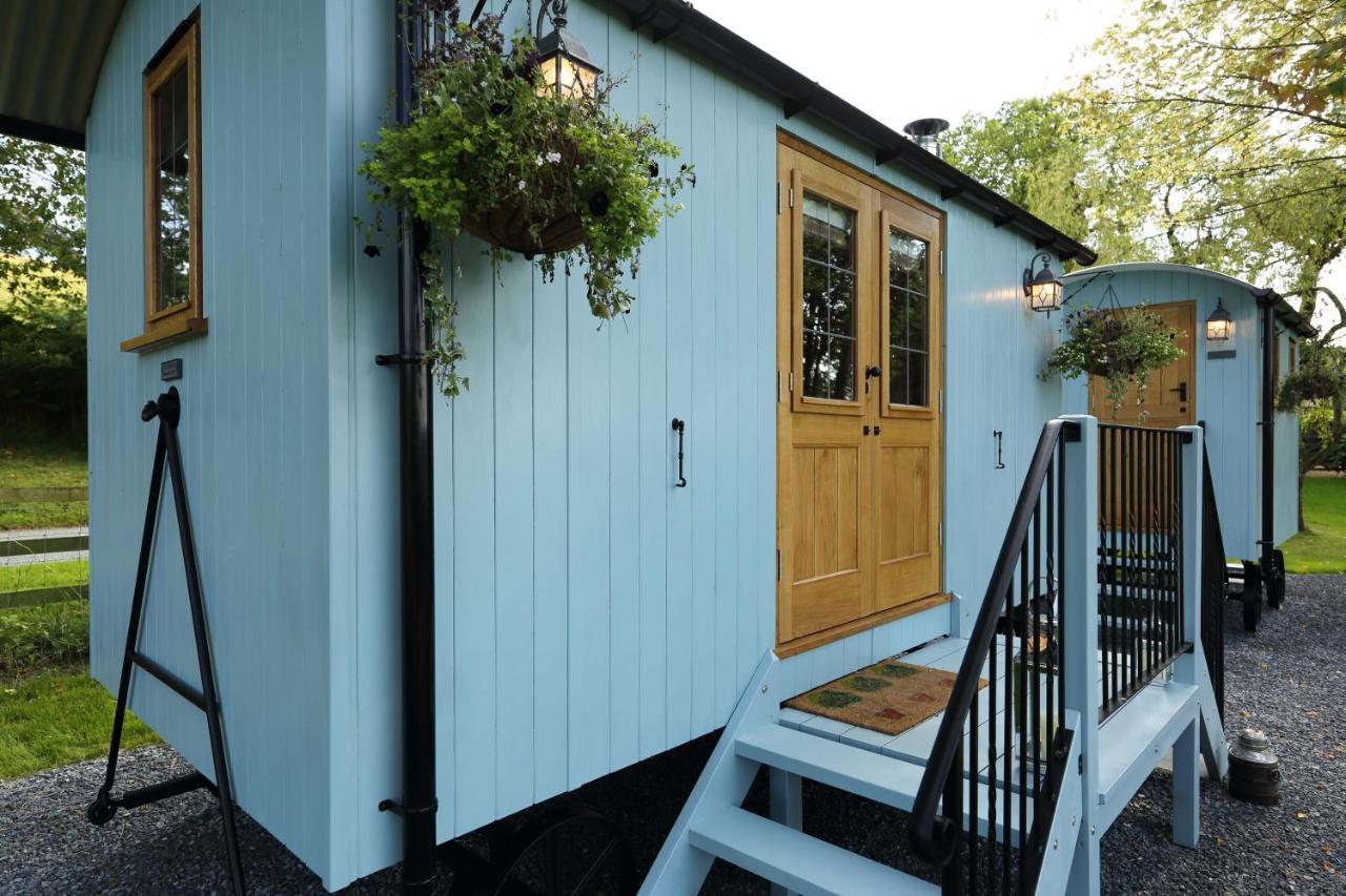 Upper Gelli Luxury Holiday Lodge, Converted Dairy & Cosy Shepherds Huts Welshpool Extérieur photo