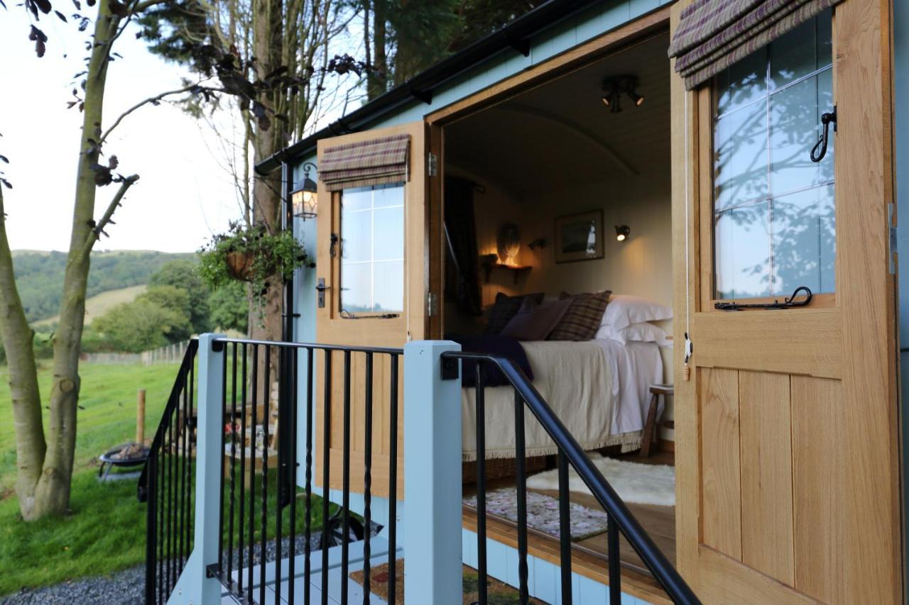 Upper Gelli Luxury Holiday Lodge, Converted Dairy & Cosy Shepherds Huts Welshpool Extérieur photo