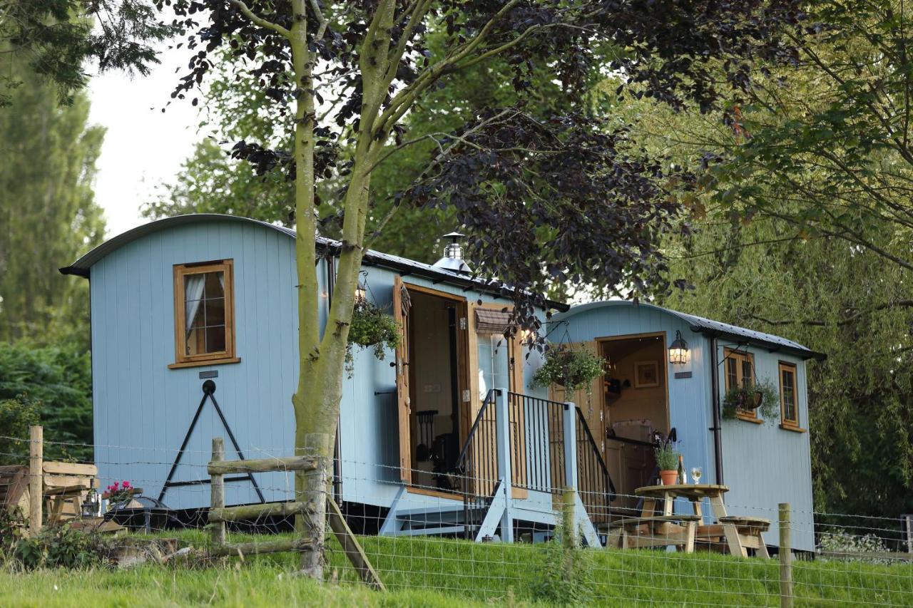 Upper Gelli Luxury Holiday Lodge, Converted Dairy & Cosy Shepherds Huts Welshpool Extérieur photo