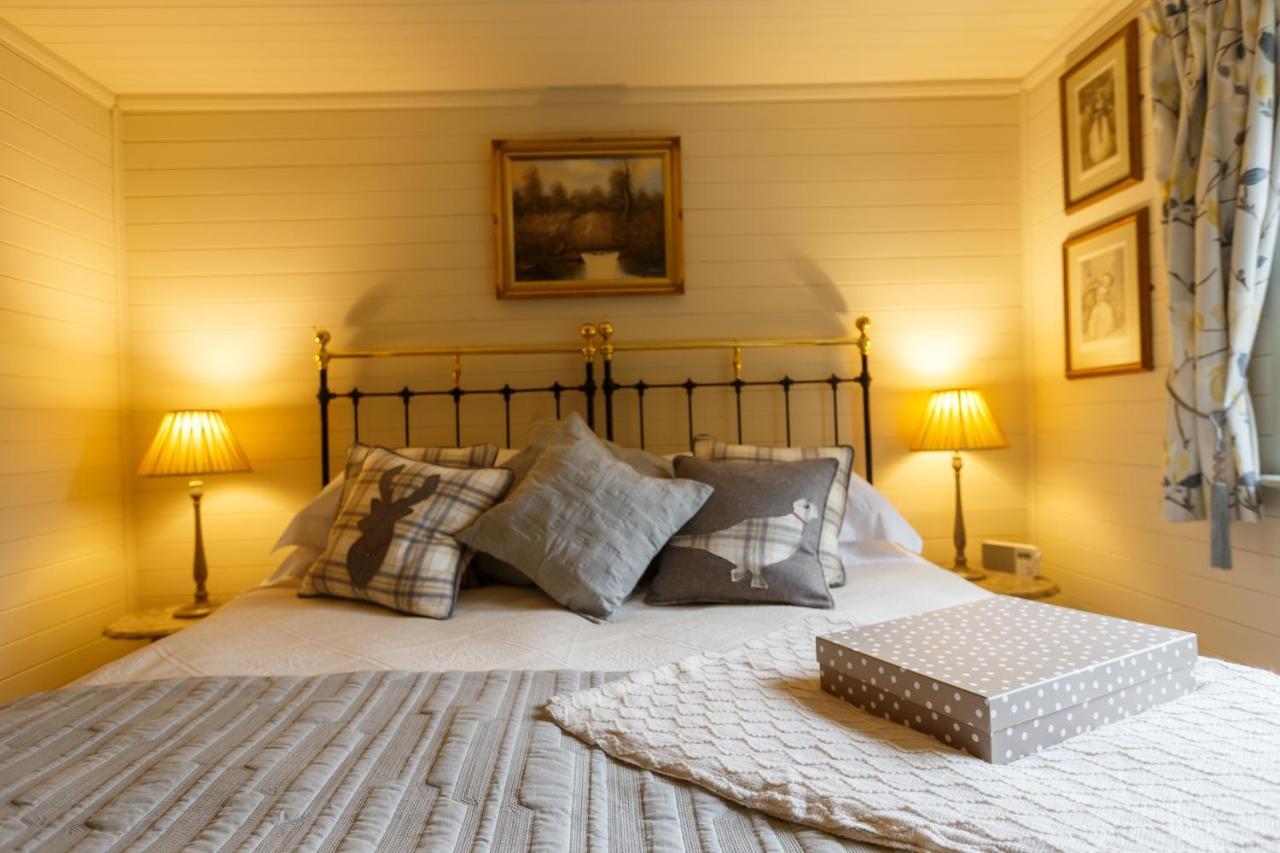 Upper Gelli Luxury Holiday Lodge, Converted Dairy & Cosy Shepherds Huts Welshpool Extérieur photo