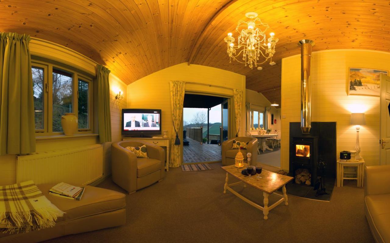 Upper Gelli Luxury Holiday Lodge, Converted Dairy & Cosy Shepherds Huts Welshpool Extérieur photo