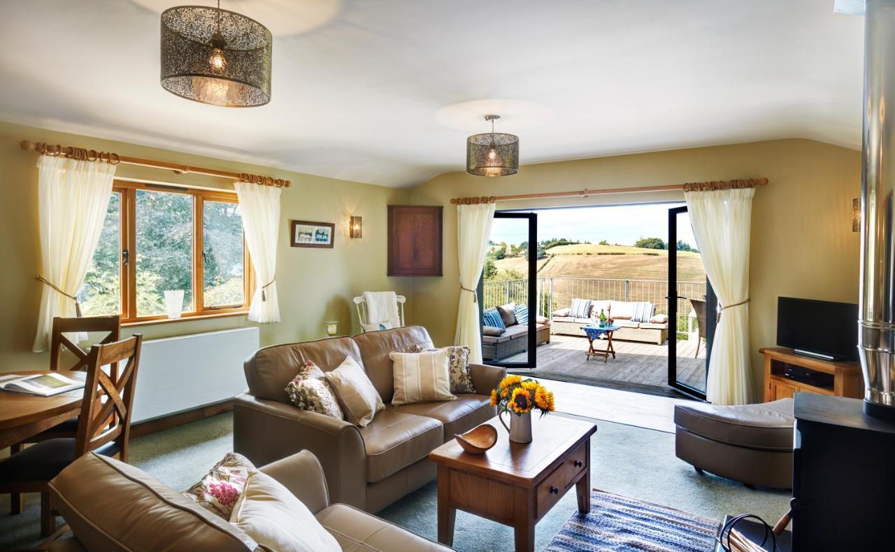 Upper Gelli Luxury Holiday Lodge, Converted Dairy & Cosy Shepherds Huts Welshpool Extérieur photo
