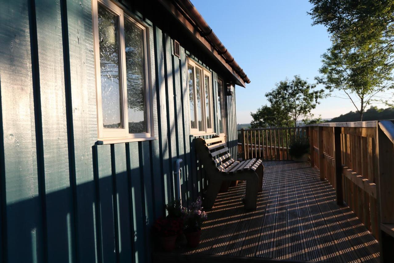 Upper Gelli Luxury Holiday Lodge, Converted Dairy & Cosy Shepherds Huts Welshpool Extérieur photo