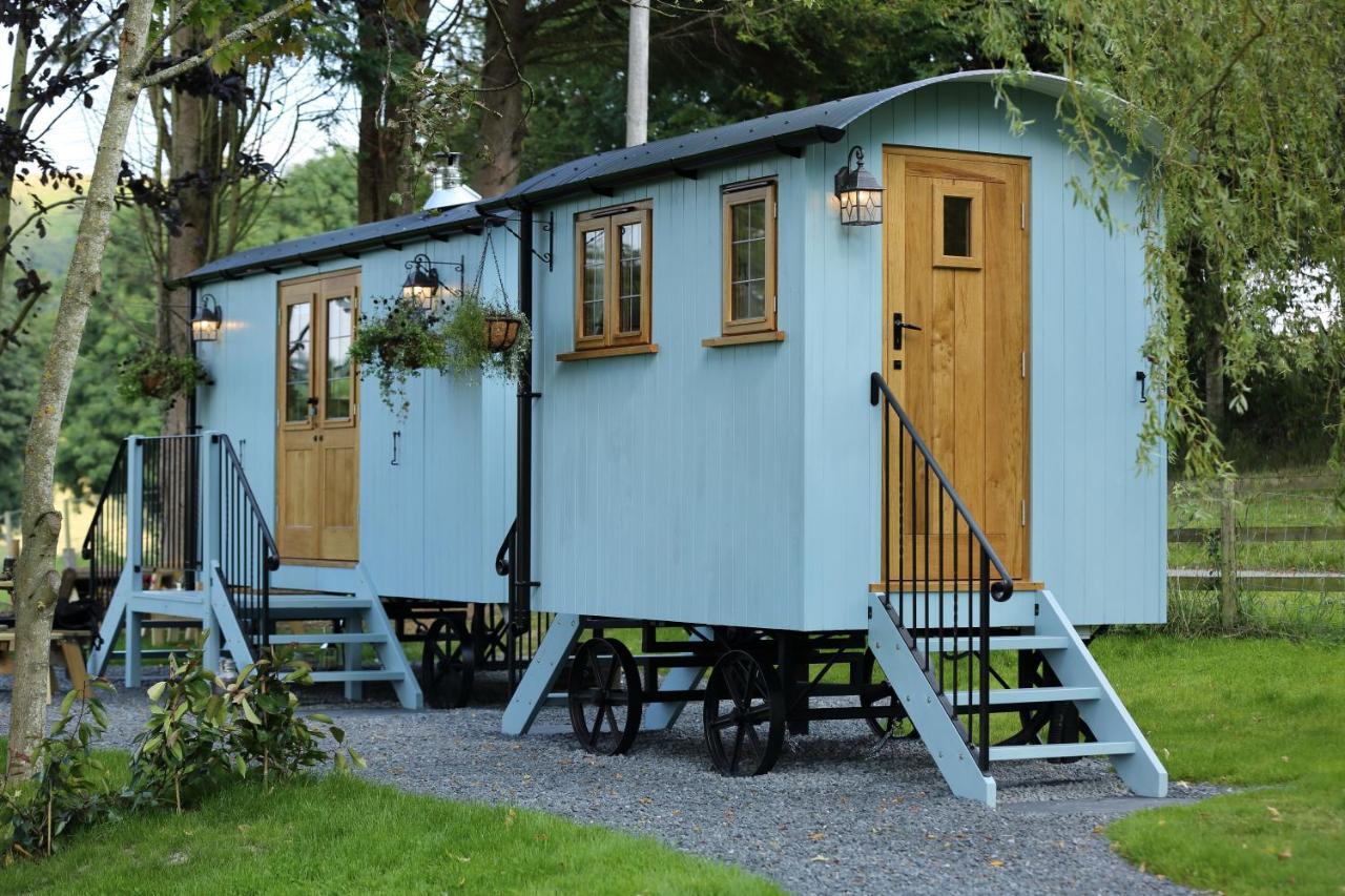 Upper Gelli Luxury Holiday Lodge, Converted Dairy & Cosy Shepherds Huts Welshpool Extérieur photo