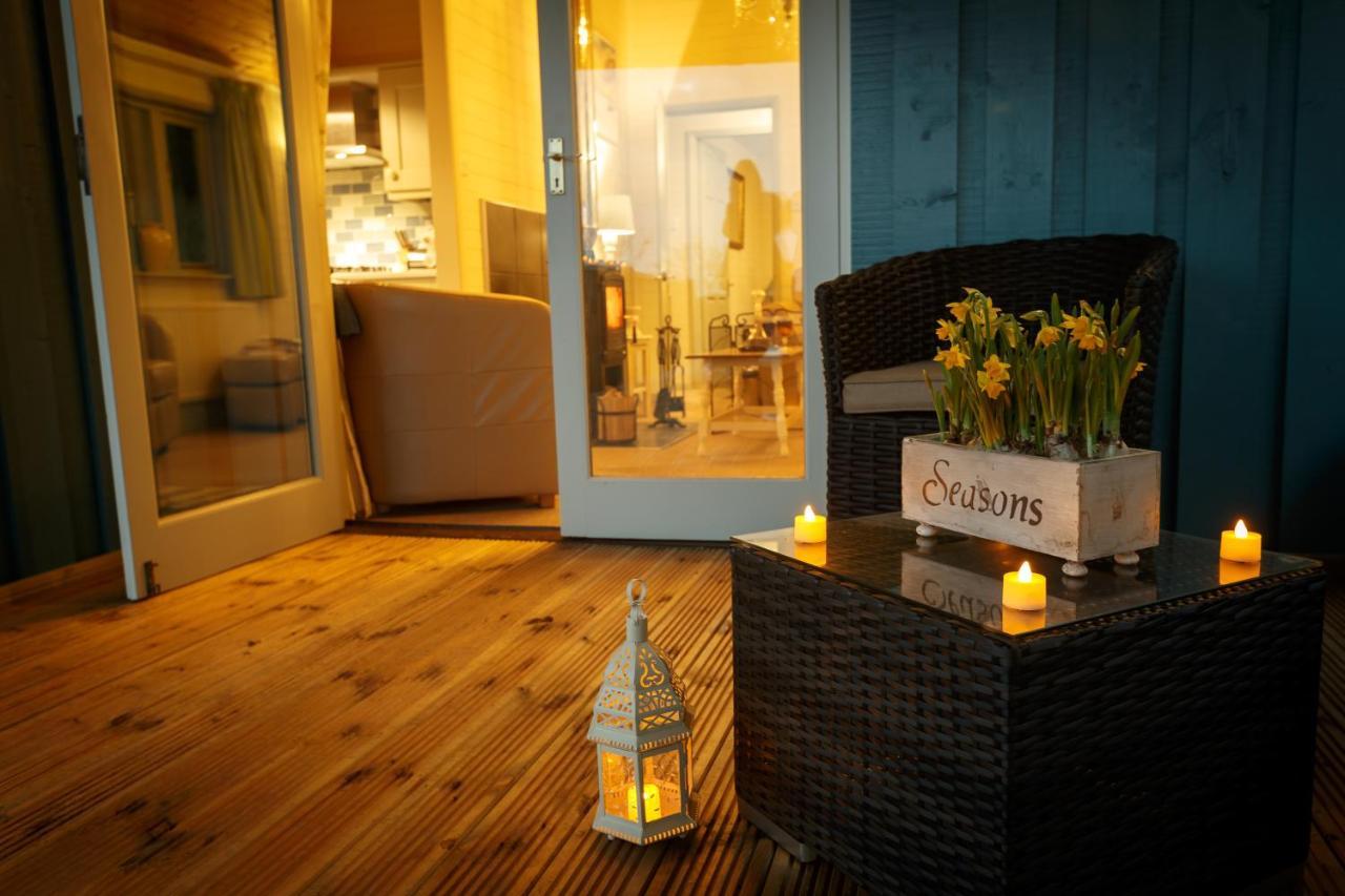 Upper Gelli Luxury Holiday Lodge, Converted Dairy & Cosy Shepherds Huts Welshpool Extérieur photo