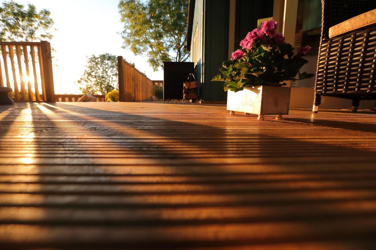 Upper Gelli Luxury Holiday Lodge, Converted Dairy & Cosy Shepherds Huts Welshpool Extérieur photo