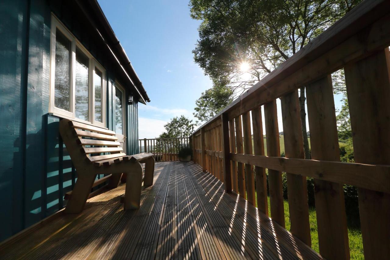 Upper Gelli Luxury Holiday Lodge, Converted Dairy & Cosy Shepherds Huts Welshpool Extérieur photo