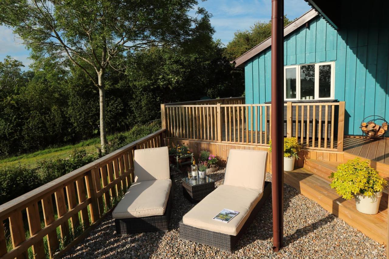 Upper Gelli Luxury Holiday Lodge, Converted Dairy & Cosy Shepherds Huts Welshpool Extérieur photo