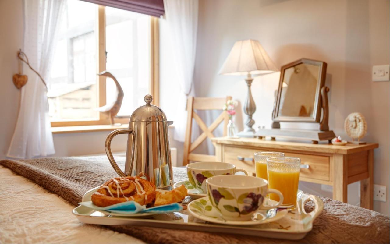 Upper Gelli Luxury Holiday Lodge, Converted Dairy & Cosy Shepherds Huts Welshpool Extérieur photo