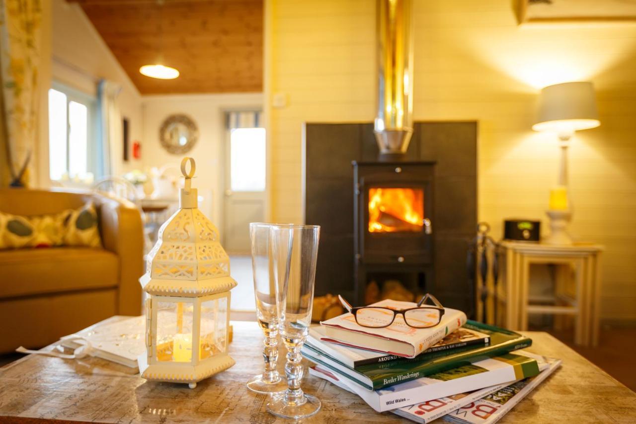 Upper Gelli Luxury Holiday Lodge, Converted Dairy & Cosy Shepherds Huts Welshpool Extérieur photo