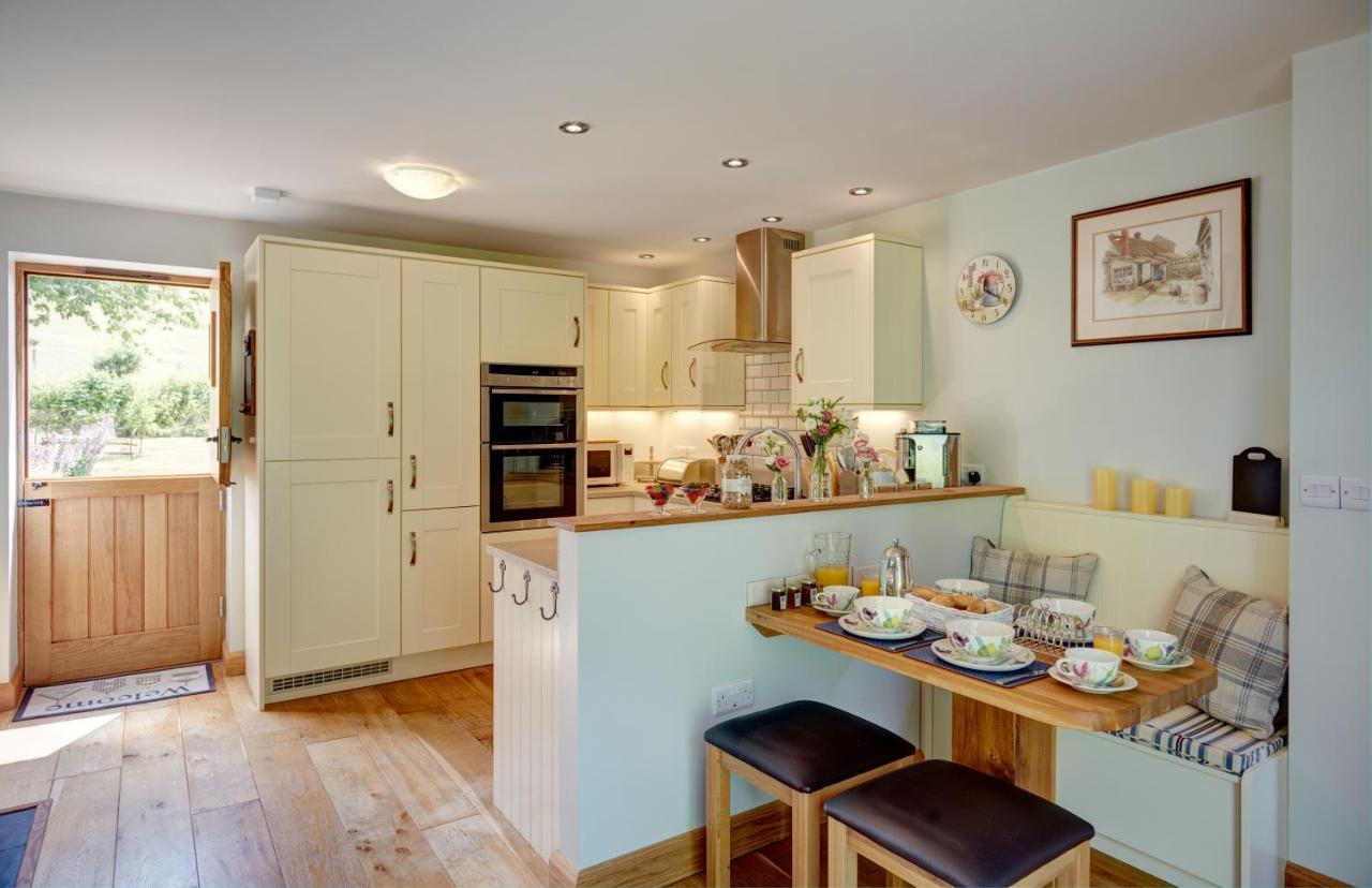 Upper Gelli Luxury Holiday Lodge, Converted Dairy & Cosy Shepherds Huts Welshpool Extérieur photo
