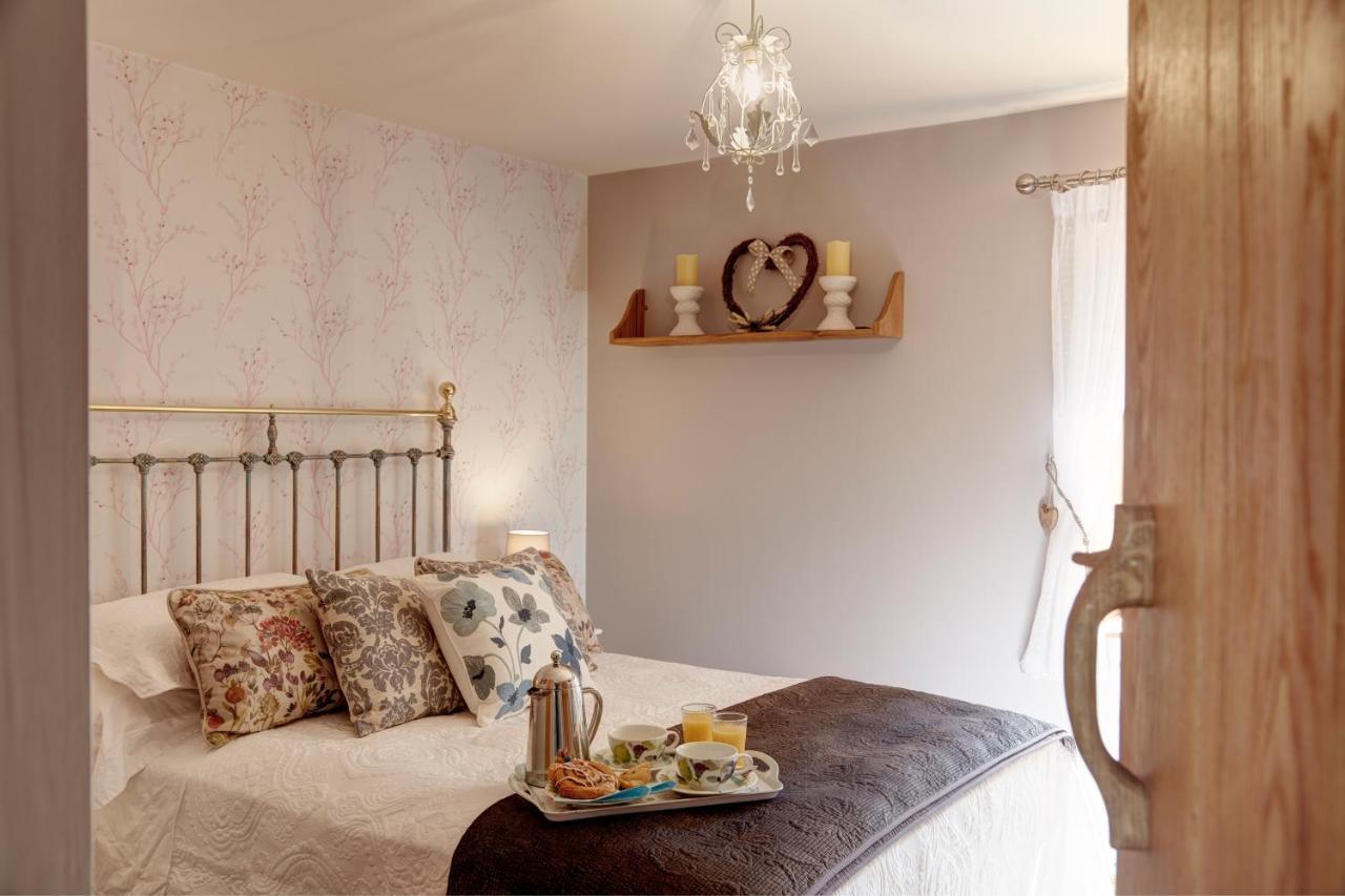 Upper Gelli Luxury Holiday Lodge, Converted Dairy & Cosy Shepherds Huts Welshpool Extérieur photo