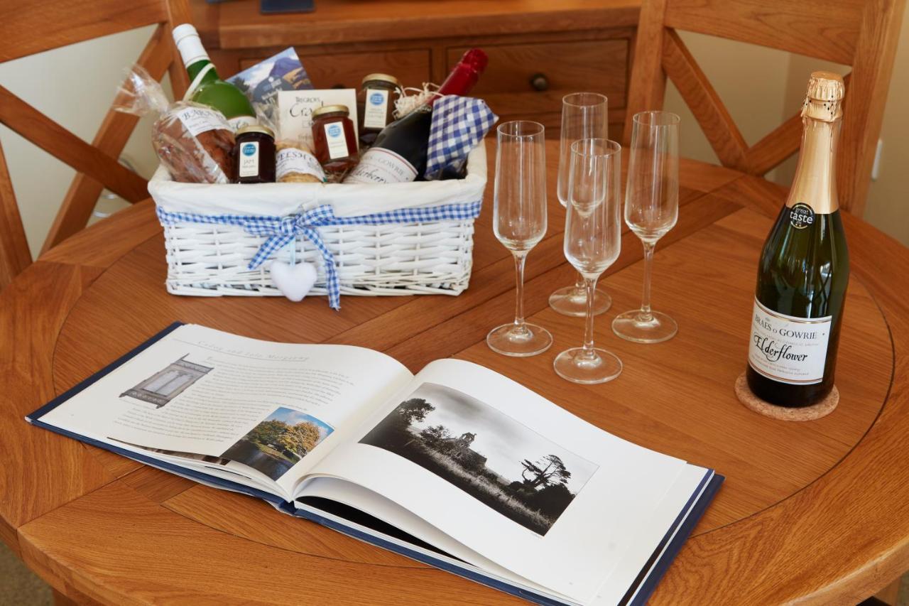 Upper Gelli Luxury Holiday Lodge, Converted Dairy & Cosy Shepherds Huts Welshpool Extérieur photo